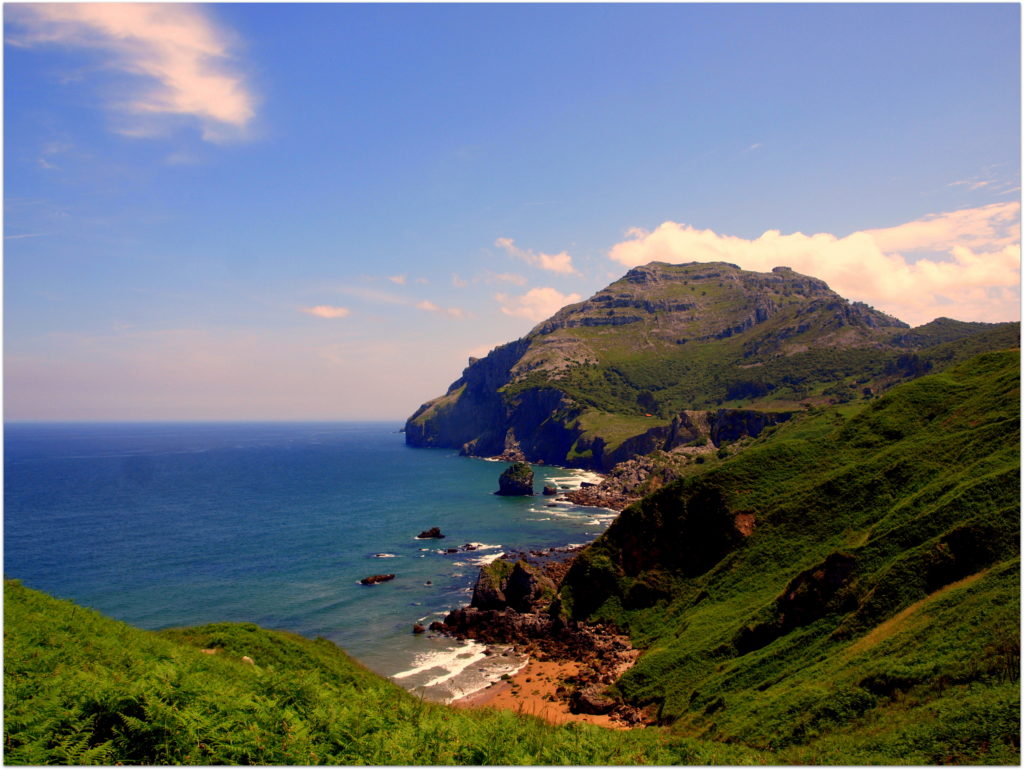 playa-San-Julian818-1024x770 7 Lugares que visitar en Cantabria Rincones   