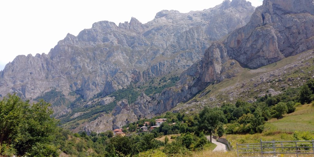 23Cariceña715-1024x512 3 días de ruta por Riaño y el Valle de Valdeon Viajes   